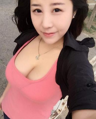 中國(guó)臺(tái)球界性感裁判_呂帥希臺(tái)球?qū)懻鎋中國(guó)斯諾克美女裁判呂帥希圖片