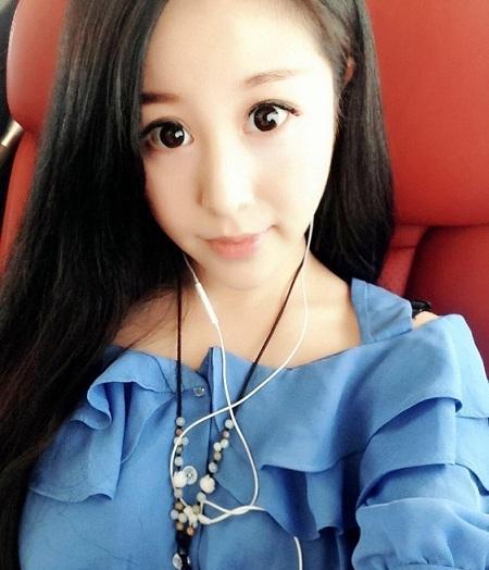 呂帥希裁判服_中國(guó)斯諾克美女裁判呂帥希圖片_中式臺(tái)球美女裁判